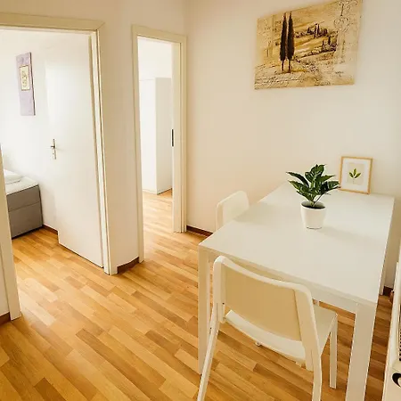 Sunnyhome Monteurwohnungen Und In 아파트 쉬반도르프 인 바이에른